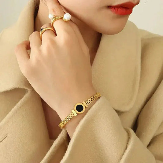Minimal Gold Love Handcuff