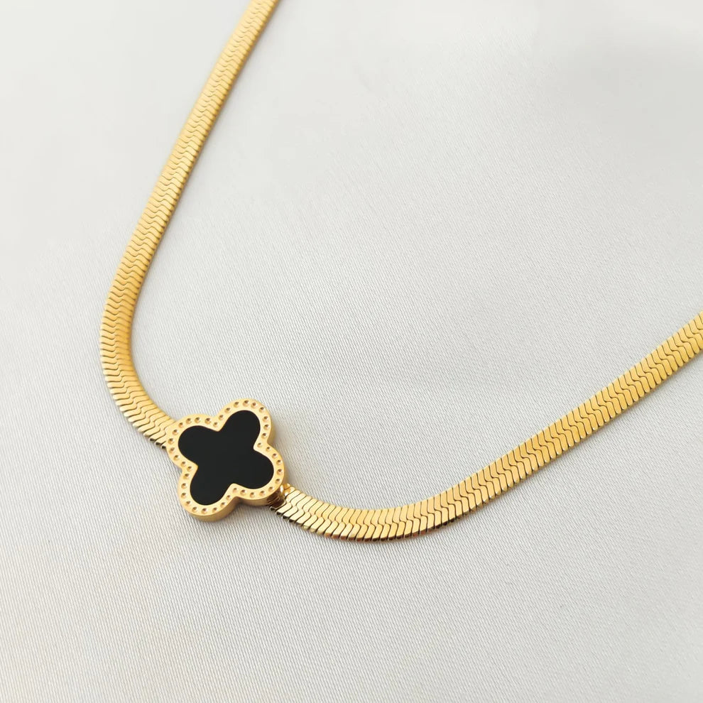 Clover snake chain necklace